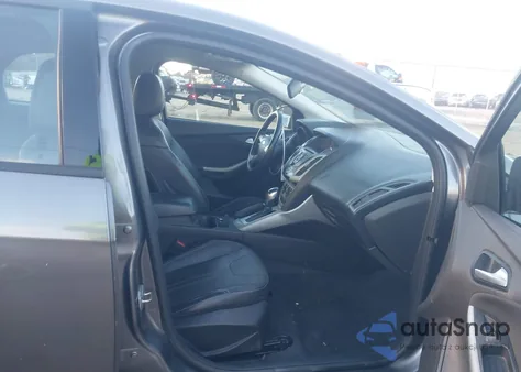 2014 Ford Focus Se z USA, uszkodzony, nr VIN 1FADP3F22EL240394